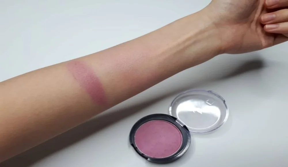 The Appeal of Purple Blush: Effortlessly Illuminating Pale Skin