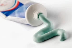 Toothpaste for remove food coloring from skin