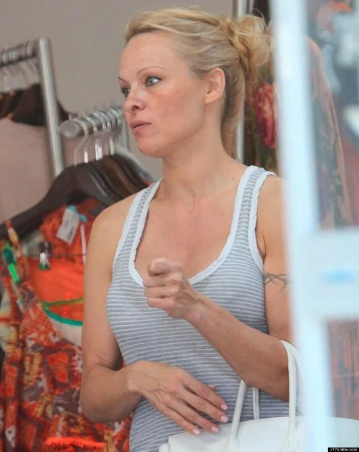 Pamela Anderson without makeup Lazy Sundays